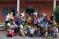 市内の小学校での一枚！ ぼらぷらカンボジア スタディツアー