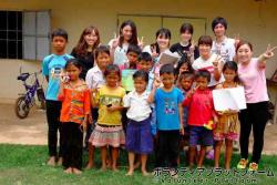孤児院での集合写真 ぼらぷらカンボジア　スタディツアー 5日間
