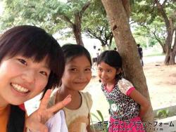 コムルー村の小学校の子どもたちと ぼらぷらカンボジア スタディツアー