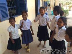 ぼらぷらが支援している村の小学校に通う子どもたちです！ ぼらぷらカンボジア スタディツアー