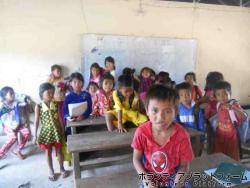 最後の授業後の記念撮影 ぼらぷらカンボジア 教育ボランティア