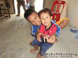 サン先生のご長男（手前の幼いお子様） ぼらぷらカンボジア 教育ボランティア
