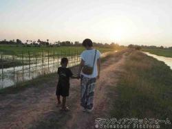 夕日とうぃーと私 ぼらぷらカンボジア 教育ボランティア