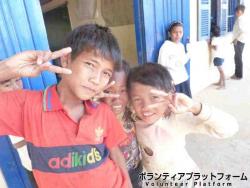 コム跳びメンバーと　2011年 ぼらぷらカンボジア 教育ボランティア