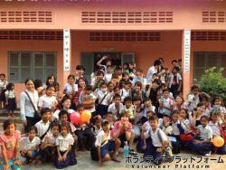 小学校の子たちと ぼらぷらカンボジア スタディツアー