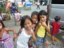 親が貧しく、十分に学校に行けない子どもたち。 ぼらぷらフィリピン　スタディツアー　AE-2015.3.31