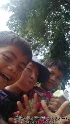 孤児院で遊んだ男の子たちです。みんな元気で、おいかけっこ楽しかったー ぼらぷらカンボジア　青年海外協力隊スタディツアー
