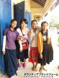 学校の外で。 ぼらぷらカンボジア 教育ボランティア