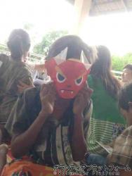 孤児院で男の子が自分で作った鬼です！ ぼらぷらカンボジア スタディツアー