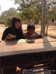 本を読んでもらう ぼらぷらカンボジア 教育ボランティア