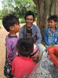 学校にアイス売りのお兄さん！ ぼらぷらカンボジア 教育ボランティア
