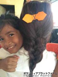 髪のアレンジしてくれました ぼらぷらカンボジア スタディツアー