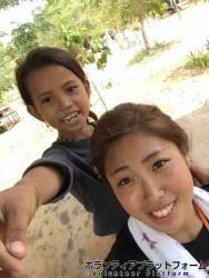 髪結いが得意なパーニャ ぼらぷらカンボジア 教育ボランティア