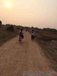 遠くからでも自転車で通う子どもたち。 ぼらぷらカンボジア 教育ボランティア