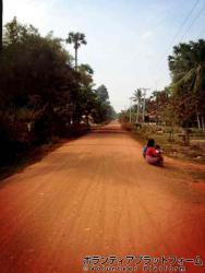 まだまだ舗装されていない道路はたくさんあります ぼらぷらカンボジア スタディツアー