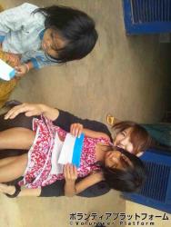 休み時間に仲良く ぼらぷらカンボジア 教育ボランティア