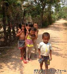 近所の子供たち ぼらぷらカンボジア 教育ボランティア