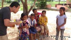シャボン玉、大人気でした。 ぼらぷらカンボジア 教育ボランティア