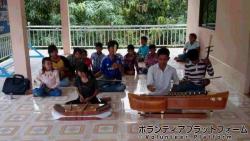 孤児院の子どもたちがカンボジア音楽の演奏をしてくれた！ ぼらぷらカンボジア　スタディツアー 5日間