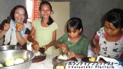 孤児院にてカレーうどん作り ぼらぷらカンボジア スタディツアー
