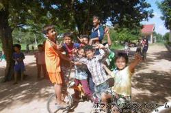 元気な男の子たち ぼらぷらカンボジア 教育ボランティア