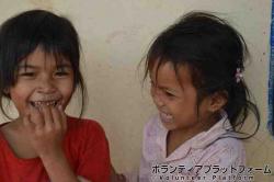 休み時間は子供たちの笑顔でいっぱい ぼらぷらカンボジア 教育ボランティア