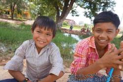 ぼらぷら学校でのキラキラの笑顔。 ぼらぷらカンボジア スタディツアー