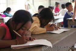 単語書き練習中！ ぼらぷらカンボジア 教育ボランティア