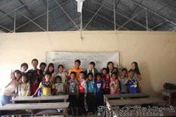 最後の授業で記念撮影 ぼらぷらカンボジア 教育ボランティア