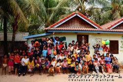 孤児院のこどもたちと撮影 ぼらぷらカンボジア スタディツアー