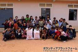 孤児院にお米を寄付 ぼらぷらカンボジア スタディツアー