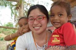 近所の子たちと ぼらぷらカンボジア 教育ボランティア