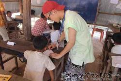 熱心に取り組む子供達 ぼらぷらカンボジア 教育ボランティア