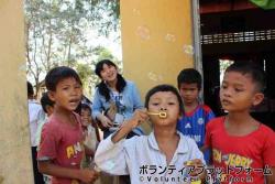 日本からもってきたシャボン玉！喜んでくれてよかったです♡ ぼらぷらカンボジア 教育ボランティア