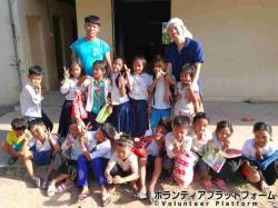 2年生と ぼらぷらカンボジア 教育ボランティア