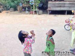 村の子どもはシャボン玉が大好きです！ ぼらぷらカンボジア 教育ボランティア