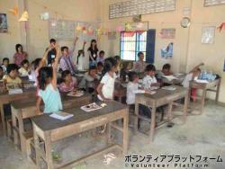 積極的な授業態度！ ぼらぷらカンボジア 教育ボランティア