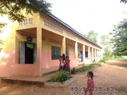 学校の外観です ぼらぷらカンボジア 教育ボランティア