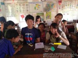 小学校で折り紙！ ぼらぷらカンボジア スタディツアー