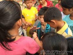 子供たちとの触れ合い ぼらぷらカンボジア スタディツアー