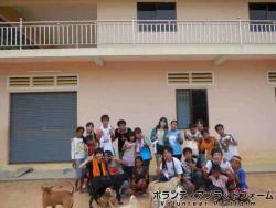 孤児院の皆さんと集合写真 ぼらぷらカンボジア スタディツアー
