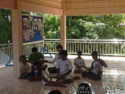 孤児院の子どもたちの演奏 ぼらぷらカンボジア スタディツアー