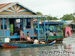 トンレサップ湖の家並み ぼらぷらカンボジア スタディツアー