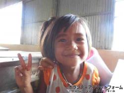 授業中にカメラ向けたら、この可愛い笑顔 ぼらぷらカンボジア 教育ボランティア