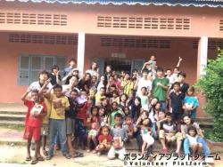小学校の子達とみんなで ぼらぷらカンボジア スタディツアー