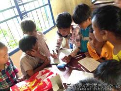 真剣な姿 ぼらぷらカンボジア 教育ボランティア