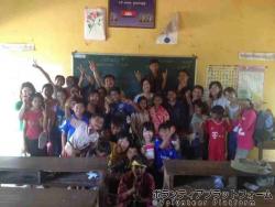 中学年の集合写真 ぼらぷらカンボジア 教育ボランティア