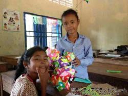 くすだまを披露して喜んでくれる子どもたち ぼらぷらカンボジア 教育ボランティア