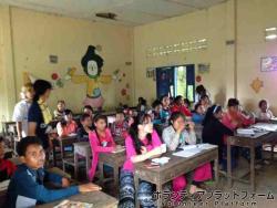 授業中(低学年) ぼらぷらカンボジア 教育ボランティア