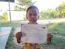 終了証書と生徒！ ぼらぷらカンボジア 教育ボランティア